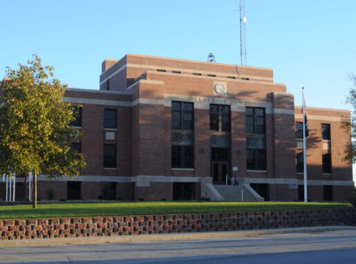 DeKalb_County_Missouri_Courthouse_(Southern_View)